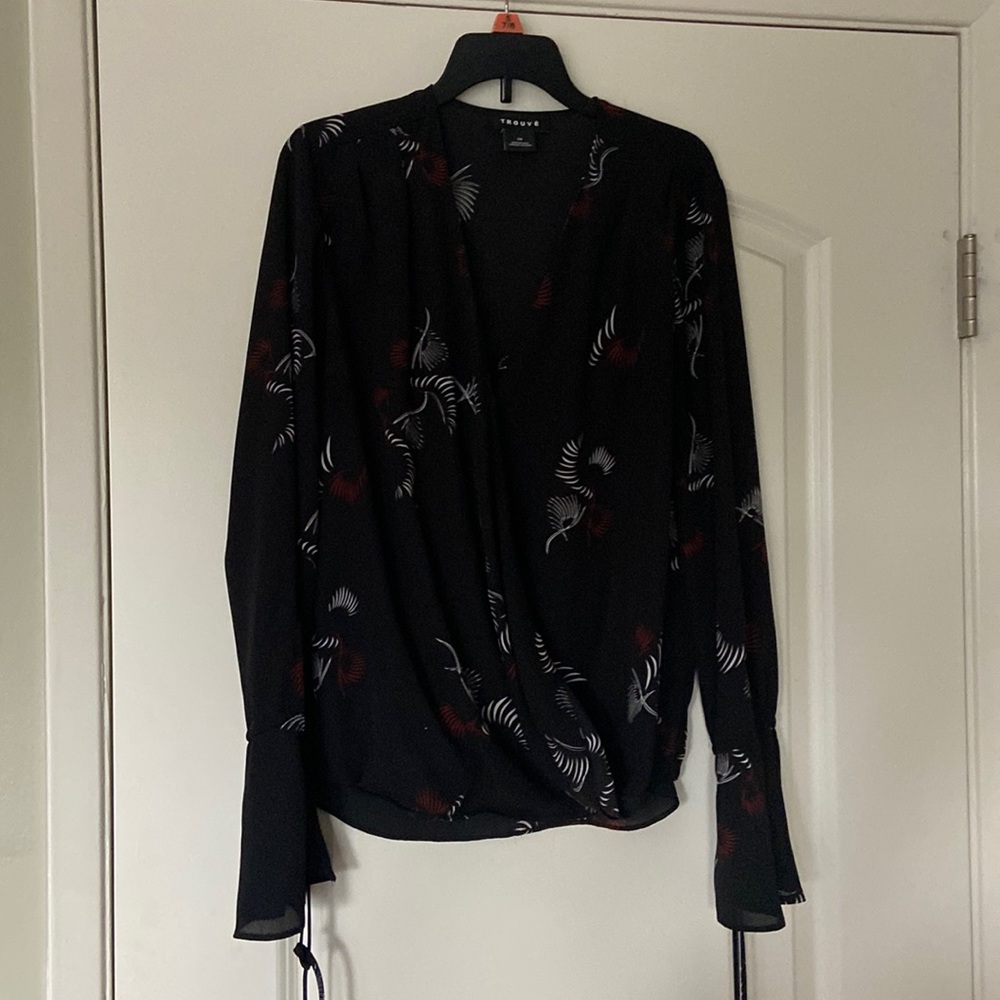 Log. Sleeve blouse